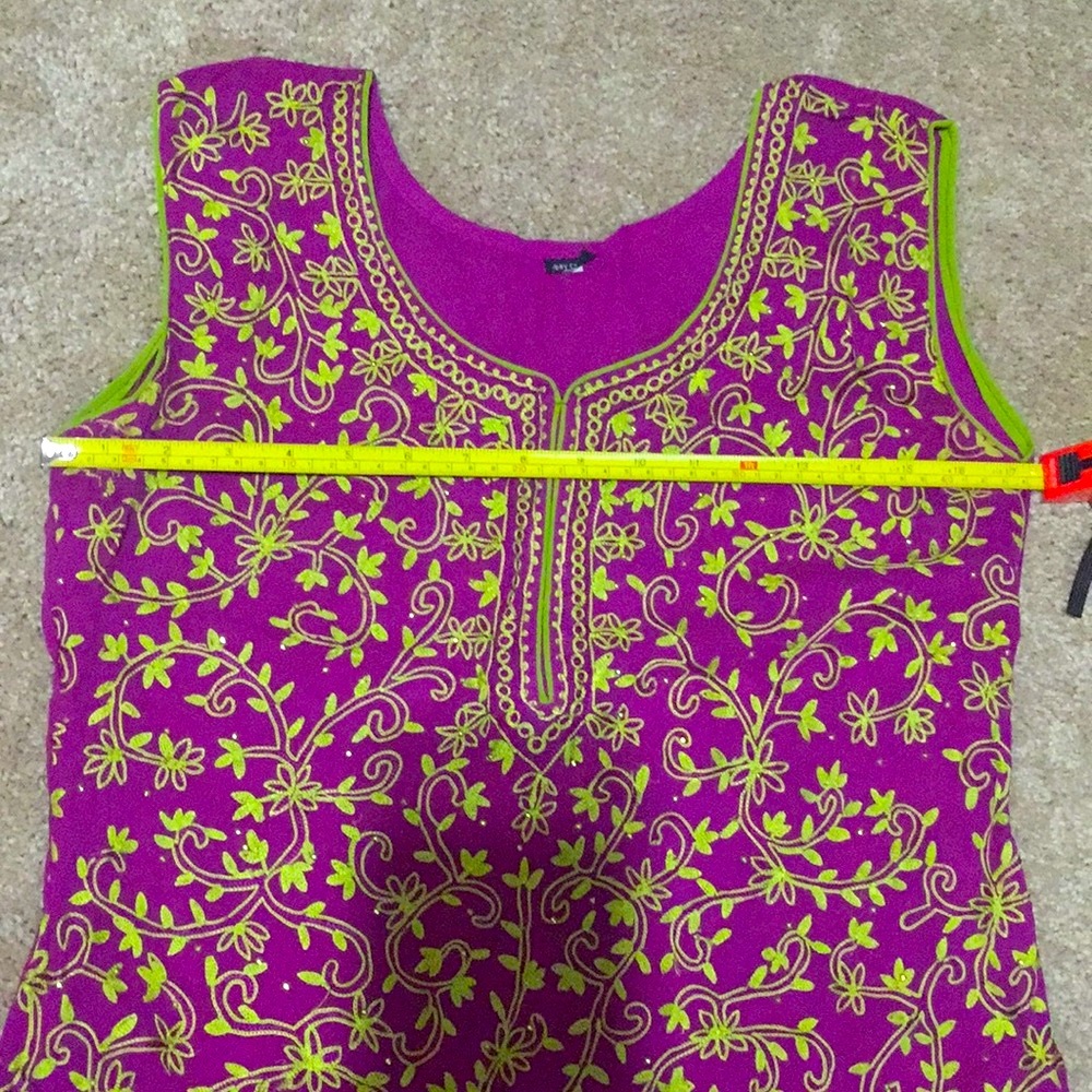 Absolutely Beautiful Double Colored Embroidered I… - image 4